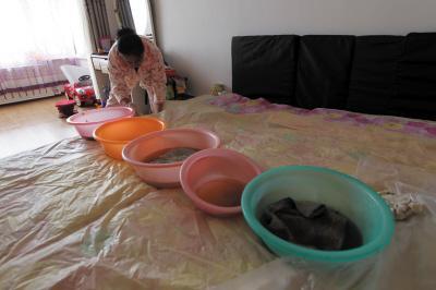 蕉城楼上漏水，住户失联，小区没物管，业主维权难！律师来支招……